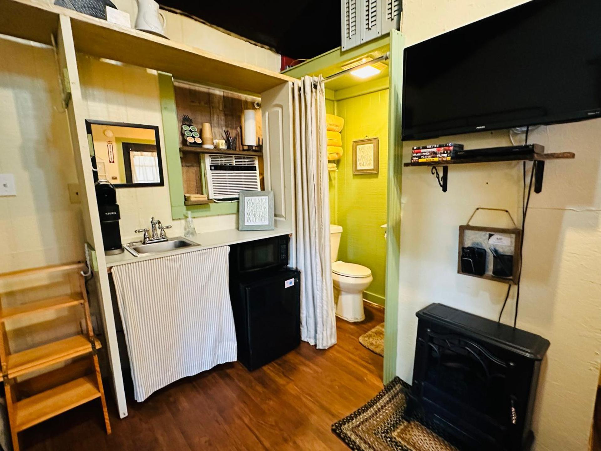 Acorn Hideaways Canton Unwind At Green Gables Suite For Up To 3 المظهر الخارجي الصورة